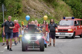 Acht Kilometer zu Fuß: Diese Erzgebirger sind auf Promotiontour - Erzgebirger auf Promotiontour in Rechenberg-Bienenmühle.