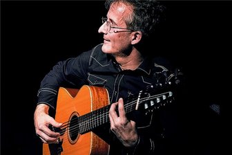 Acht mal vier - Torsten Turinsky spielt ein besonderes Instrument.