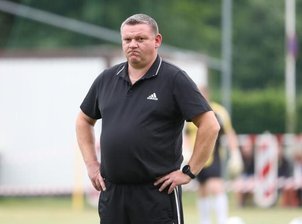 Acht Tore vor 500 Zuschauern: Das Klaffenbacher Fußballfest - Schaute etwas skeptisch, war am Ende mit seiner Mannschaft aber zufrieden: der neue Klaffenbacher Trainer Mirko Krebs.