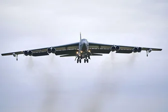 Acht Tote bei Absturz von B-52-Bomber in den USA befürchtet - Ein Bomber vom Typ B-52 ist in Kalifornien abgestürzt. (Symbolbild)
