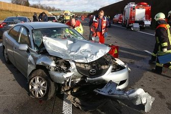 Acht Verletzte bei Serienunfall auf der A4 - 