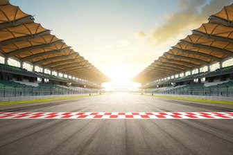 Achtbar geschlagen im ADAC-Nachwuchsrennsport: Zwei Vogtländer halten auf ihren italienischen Maschinen gut mit -