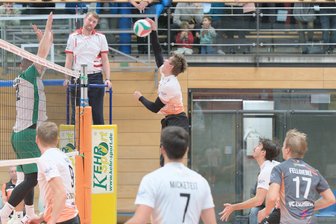 Achterbahnfahrt der Zschopauer Regionalliga-Volleyballer geht weiter - Der eingewechselte Paul Pezold (am Ball) konnte einige Akzente setzen.