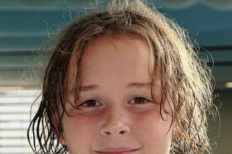 Achtjährige schnappt sich fünf Medaillen - Tami Schumann nach ihren Erfolgen in Plauen.