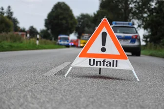 Achtjähriger bei Unfall in Borstendorf leicht verletzt - Ein Junge ist bei einem Unfall am Donnerstag in Borstendorf leicht verletzt worden.