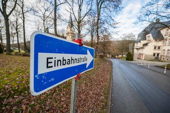 Achtung Autofahrer: Diese Straße im Erzgebirge ist nur noch in eine Richtung befahrbar - Eine neue Einbahnstraßenregelung gilt auf einer Straße in Bad Schlema.