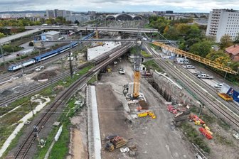 Achtung Bahnreisende: Hauptbahnhof Dresden im Januar und Februar zeitweise komplett gesperrt - Nach dem Jahreswechsel werden die Arbeiten am Kreuzungsbauwerk nahe dem Dresdner Hauptbahnhof fortgesetzt. Dafür muss der Bahnhof mehrtägig komplett gesperrt werden.