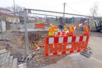 Achtung! Hier gibt es Baustellen - Die Alte Hauptstraße, Einmündung Dorfstraße, in Hilbersdorf ist wegen Neubaus der Abwasser-, Gas- und Trinkwasserleitungen bis 13. Mai gesperrt. Die Umleitung erfolgt über Naundorf. 