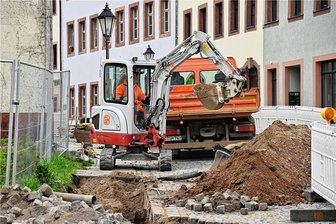 Achtung, hier wird gebaut: Baustellen in Mittelsachsen - In der Burgstraße in Rochlitz werden Kabel für das schnelle Internet gezogen. Die beliebte Abkürzung vom Zentrum zur B 175 ist daher eine Sackgasse. 