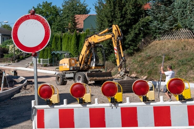 Achtung: Hier wird gebaut! - Ein Teil der Ortsdurchfahrt von Zettlitz ist wegen Straßenbauarbeiten voll gesperrt.