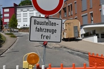 Achtung! Hier wird gebaut - En Teil der Südstraße in Mittweida ist derzeit wegen Straßenbauarbeiten gesperrt. 