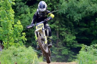 Achtungserfolg: Junger Erzgebirger pflügt erfolgreich durchs Gelände - Ben Raschke vom MC Grünhain hat seine zweite Motorsportsaison hinter sich.