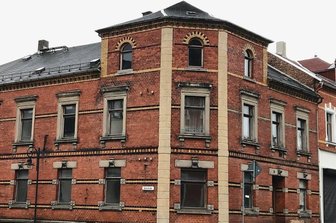Adorf verkauft Haus an Interessenten aus Bayern - Das Eckhaus Goesmannstraße 9/Schulstraße ist seit langem ein Sorgenkind der Stadt Adorf. Nun hat es einen neuen privaten Besitzer.