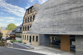 Adorfer Baustellen: Das steht in den nächsten Tagen an - Die Außenanlagen des Museums werden bepflanzt. Bald ist Einweihung.