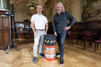 Adorfer „Rathskeller“ vor Wiedereröffnung: Zum Stadtfest gibt‘s einen Vorgeschmack - Freuen sich auf den Neustart: Adorfs Bürgermeister Rico Schmidt (parteilos) und Gastronom Horst-Jürgen Engel (re.).