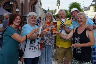 Adorfer Sommer-Open-Airs: "Resonanz ist schon fast zu gut" - Haben bislang jedes Konzert besucht: Anke Rudloff, Martina Schreckenbach, Kerstin Qenaj, Ronald Schreckenbach, Bernd Roth und Petra Roth (von links).