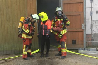 Adorfer Wehren proben den Ernstfall: Erste Live-Übung mit neuem Großtanker - Übung unter Atemschutz im Getreidelager der Agrargenossenschaft in Freiberg.