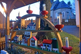 Advent, Advent: So startet die Region Flöha-Oederan-Augustusburg in die Weihnachtszeit - In Kleinhartmannsdorf wird der Schwibbogen mit seinen Lampen entzündet.