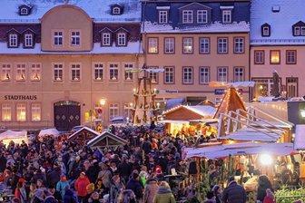Advent in Hohenstein-Ernstthal und St. Egidien: Christkind aus Baden-Württemberg zu Besuch - Der Hohenstein-Ernstthaler Markt zog am Wochenende viele Menschen an. 