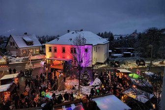 Adventsmarkt in Rützengrün: Dorfbewohner backen und brutzeln für ihre Gäste - Am Samstag wird sich die Buswendeschleife in Rützengrün wieder in den Adventsmarkt verwandeln.