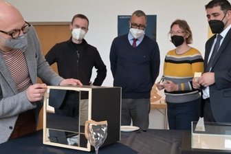 Ägyptische Wissenschaftler in Schneeberg zu Gast - Uwe Bodenschatz, wissenschaftlicher Mitarbeiter der Fakultät für Angewandte Kunst Schneeberg, bei einem Rundgang mit Michael Rosenthal, wissenschaftlicher Mitarbeiter der TU Dresden, Dr. Eng. Ahmed Wahby und Dr. Anke Klingner von der German University in Cairo sowie Prof. Dr. Hannes Vereecke, Dekan der Schneeberger Fakultät (v. l.).