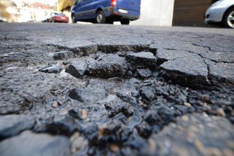 Ärger am Chemnitzer Stadtrand: „Wann kommen unsere Straßen wieder in Ordnung?“ - Der Zustand vieler Straßen in Chemnitz lässt zu wünschen übrig – nicht zuletzt am Rande der Stadt.