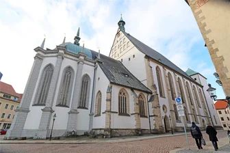 Ärger am Freiberger Dom: Unbekannter beschmiert Fassade - Der Dom St. Marien in Freiberg war Schauplatz einer unschönen Szene.