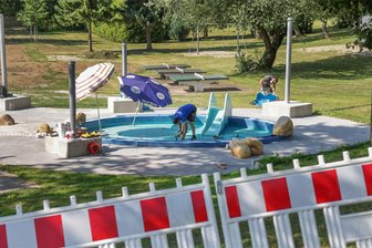 Ärger am Kinderplanschbecken im Freibad Waldenburg - Das neue Kinderplanschbecken im Waldenburger Freibad ist derzeit noch immer eine Baustelle.