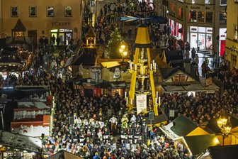 Ärger auf Weihnachtsmarkt im Erzgebirge: Mann belästigt Besucher - Der Annaberger Weihnachtsmarkt zieht jedes Jahr Tausende Besucher an. Einige wurden am Mittwoch von einem betrunkenen Mann belästigt.