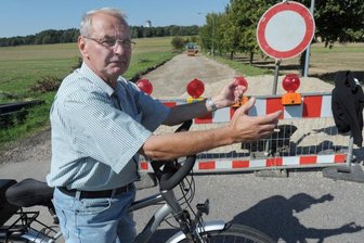 Ärger beim Ausbau von 90 Metern Taurasteinstraße - Fast täglich schaut Christian Geyer zur Baustelle der Taurasteinstraße in Taura. Es gab Verzögerungen, weil Betonteile zu spät geliefert wurden, es Probleme mit dem Telefon-Kabel und der Trinkwasserleitung gab.