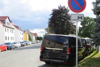 Ärger im Nachgang der 800-Jahr-Feier in Schönfels: Besucher erhalten Parkknöllchen - Kraftfahrer, die zur 800-Jahr-Feier Halteverbote ignorierten, wurden verwarnt.