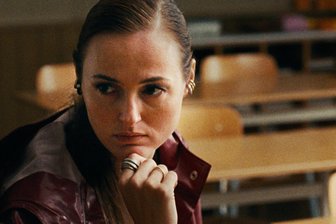 Ärger in der Grundschule: „Armand“ jetzt neu im Kino - Renate Reinsve als Elisabeth in einer Szene des Films „Armand“.