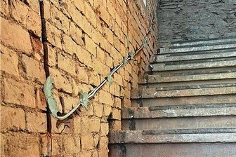 Ärger in Hoheneck: Betonschicht verdeckt Stufen des Leids - So sahen die Treppenstufen im Turm bisher aus.