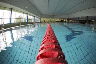 Ärger in Schwimmbädern: Stadt bestätigt Vorwürfe - Polizei ermittelt -