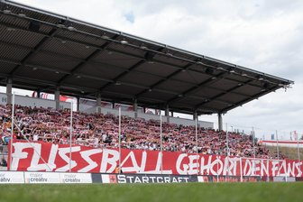 Ärger um die Anstoßzeiten: Was zwölf Fußball-Regionalligisten kritisieren und wie sich der NOFV dazu äußert - Mehr die Bedürfnisse der Fans berücksichtigen, das fordern der FSV Zwickau und elf weitere Vereine vom Nordostdeutschen Fußball-Verband (NOFV) bei den Spielansetzungen.