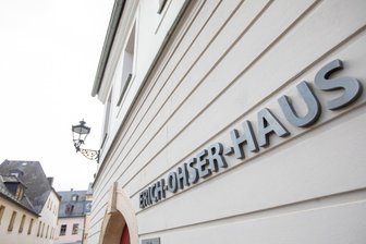 Ärger um e.o.plauen-Stiftung: Wie Plauener Stadträte die Wahl eines AfD-Mannes bewerten - Im Erich-Ohser-Haus in Plauen ist die Galerie untergebracht, die Leben und Wirken des Karikaturisten präsentiert.