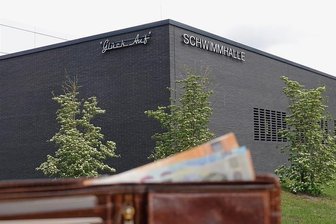 Ärger um höhere Preise in der Zwickauer Glück-Auf-Schwimmhalle - Für den Besuch der Glück-Auf-Schwimmhalle müssen die Besucher ab Juli tiefer ins Portemonnaie greifen. 
