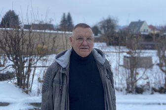 Ärger um Parkplatz in Reichenbach – Warum ein Mieter sich diskriminiert fühlt - Karlheinz Schmidt aus Reichenbach will gern hinter dem Haus parken. Doch das ist kompliziert.