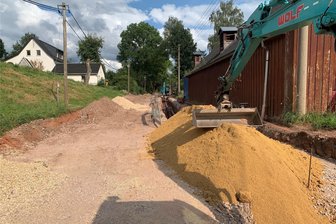 Ärger wegen Vollsperrung in Reinsdorf: Anwohnerin fühlt sich abgeriegelt - Das letzte Stück der Straße der Befreiung wird unter Vollsperrung gebaut.