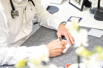 Ärzte klagen: Zu viel Bürokratie und zu wenig Geld - Ein Großteil der Ärzte in Deutschland beklagt zu viel Bürokratie und zu wenig Wertschätzung.