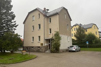 Ärztemangel in der Region Zwickau: Kranker Mann steht vor verschlossener Tür - Am Medizinischen Versorgungszentrum (MVZ) in Crinitzberg praktiziert derzeit nur ein Arzt.