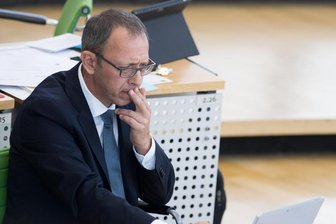 AfD-Chef Urban beschuldigt Verfassungsschutz - ohne Beweise -