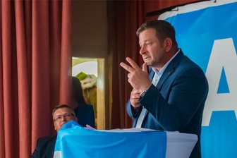 AfD-Direktkandidat spricht in Zwönitz - AfD-Chef Tino Chrupalla muss Termin absagen - Der AfD-Landtagsabgeordnete Thomas Thumm erklärte in Zwönitz seine wichtigsten Themen für Sachsen.