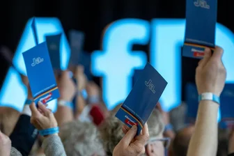 AfD im Umfragehoch - Vor dem AfD-Parteitag in Magdeburg sonnt sich die Partei im Umfragehoch.