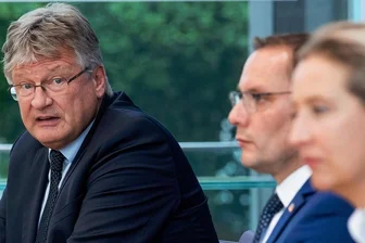 AfD-Machtkampf auf offener Bühne - AfD-Chef Jörg Meuthen (v.l.) interpretiert das Wahlergebnis anders als die Spitzenkandidaten Tino Chrupalla und Alice Weidel.