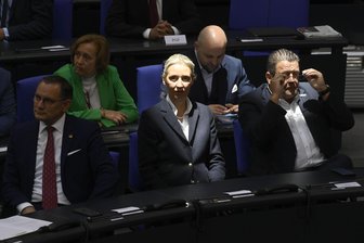 AfD ohne Ausschussvorsitz im Bundestag: Pech gehabt, selbst dran Schuld - Die AfD bliebt isoliert: Tino Chrupalla, Beatrix von Storch, Alice Weidel und Stephan Brandner bei einer Sitzung des Bundestags im Reichstagsgebäude.