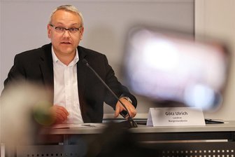 AfD plante „Hausbesuch“ bei Landrat und schwenkt nach Gegenwind um - Götz Ulrich, Landrat des Burgenlandkreises in Sachsen-Anhalt, hat den „Hausbesuch“ der AfD öffentlich gemacht. Auch aus der Bundespolitik erhält der CDU-Mann nun Rückendeckung. (Archivbild)