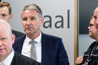 "Ich habe mit Nationalsozialismus nichts, aber auch gar nichts am Hut": Björn Höcke.