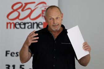 AfD stellt Vize-Bürgermeister in Meerane: Warum ein Stadtrat-Urgestein nachtritt und von wem er sich klare Kante wünscht - Nach seiner Verabschiedung aus dem Stadtrat hat Karsten Eisenkrätzer die Kommunalpolitiker zur Wachsamkeit aufgefordert. Er diskutiert weiter mit - zuletzt aber in den sozialen Netzwerken.