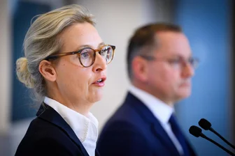AfD-Wahlerfolg im Osten: Hat die Partei plötzlich Angst vorm Regieren? - Die AfD-Chefs Alice Weidel (l.) und Tino Chrupalla haben nun eine neue Taskforce durchgesetzt.